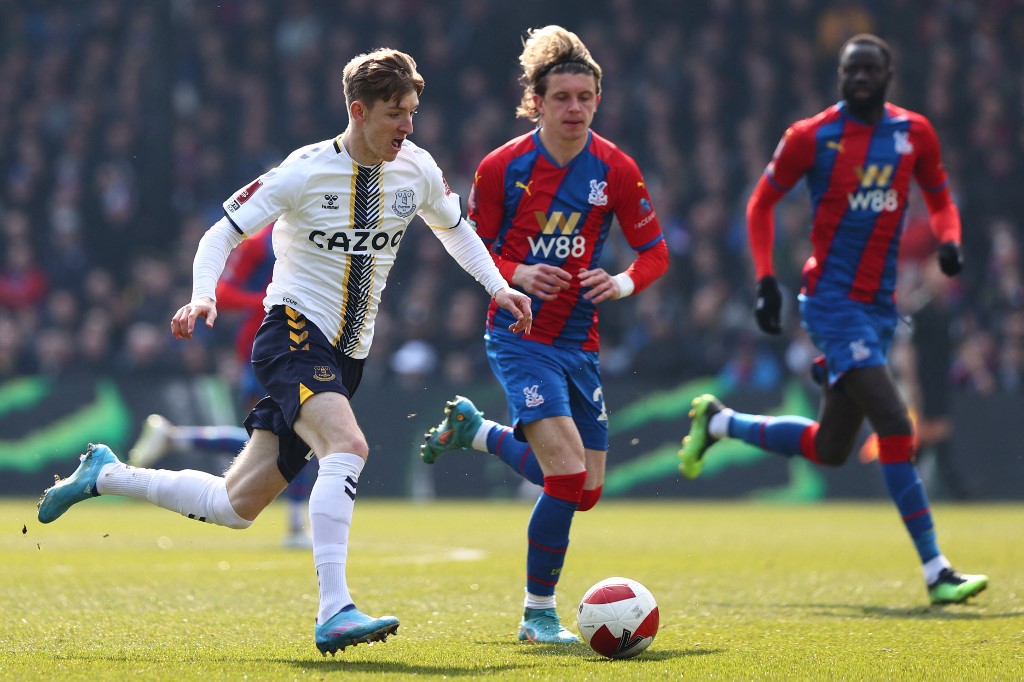 英雄资料-风云突变！勒沃库森今晚完成体检，足总杯版图或变，更衣室稳定，年轻球员得到机会的简单介绍