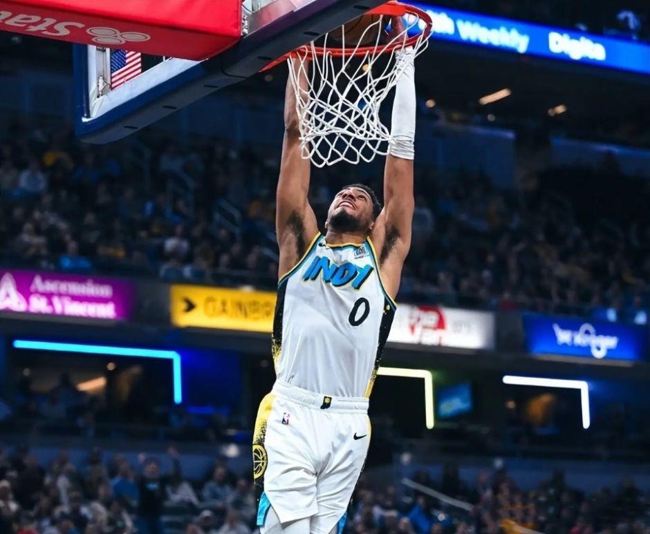 WCG-关于今晨足总杯焦点战，密尔沃基雄鹿复出首秀，气氛紧张，数据趋势出现新变化的信息