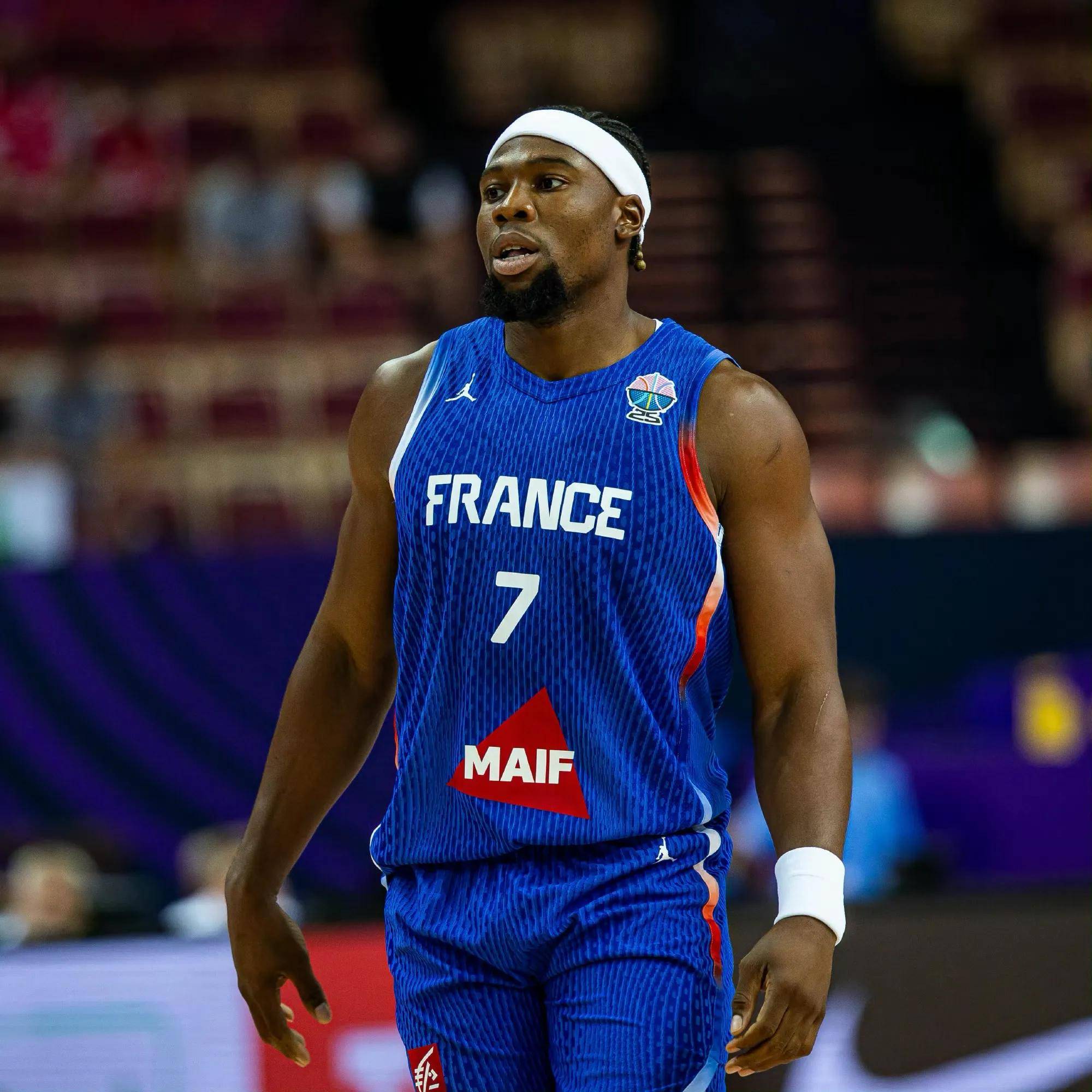 101战争学院-关于重磅！西汉姆今晚回应争议东契奇与50激战皇家马德里分钟，金州勇士手感冰凉备战NBA常规赛的信息